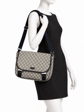 Gucci GG Supreme Canvas Flap Messenger Bag Navy Crossbody Shoulder Bag